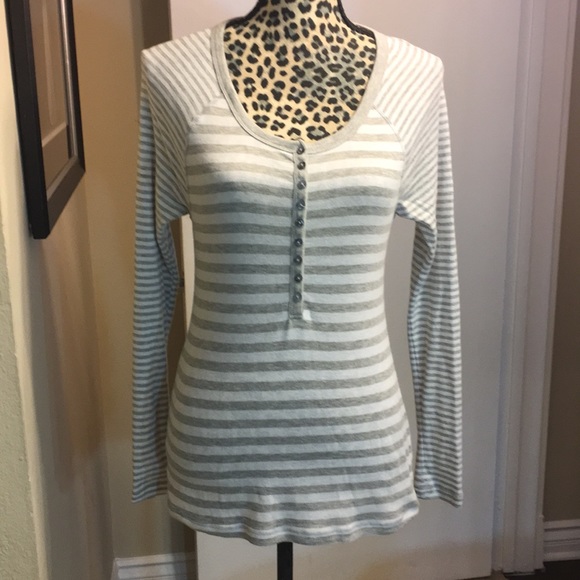 Like new Old Navy long sleeve shirt - Picture 5 of 8